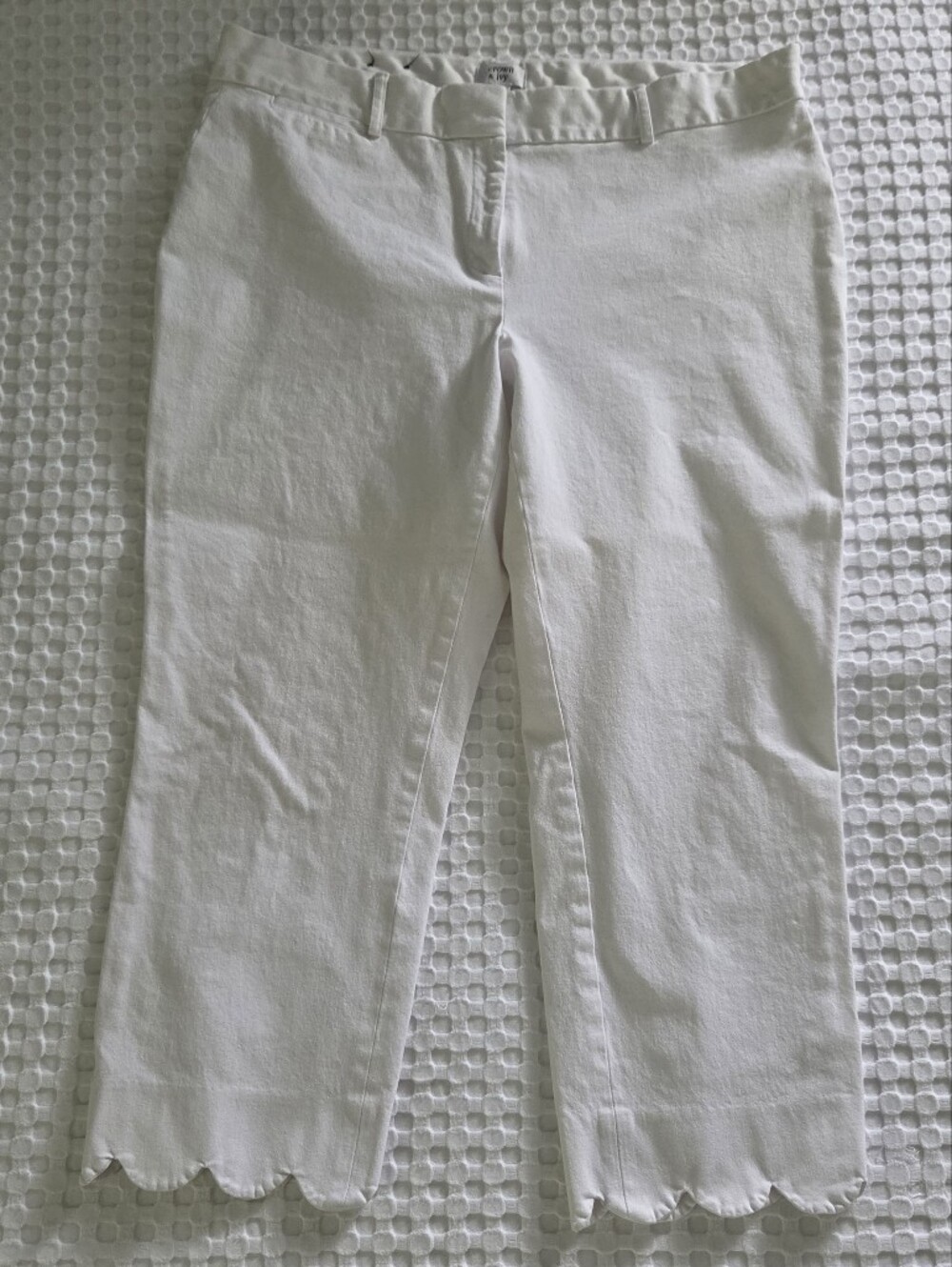 crown & ivy White Cotton Capris